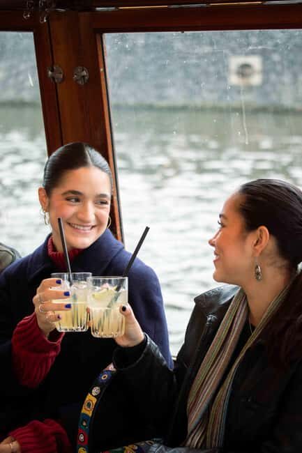 Amsterdam: Luxury Saloon Boat Cruise with Cocktails & Waffle - FAQ