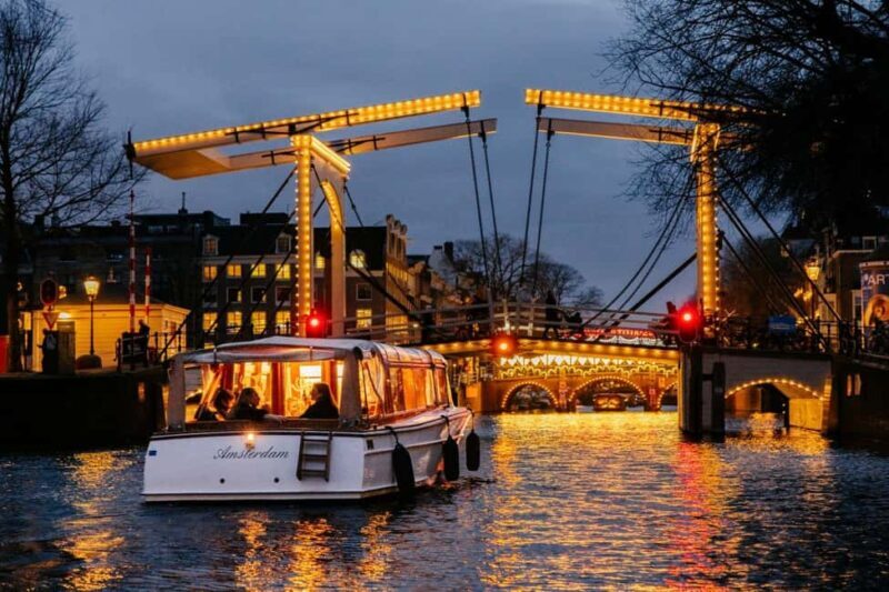 Amsterdam: New Year's Eve Champagne & Tapas Cruise - What to Expect on the Cruise