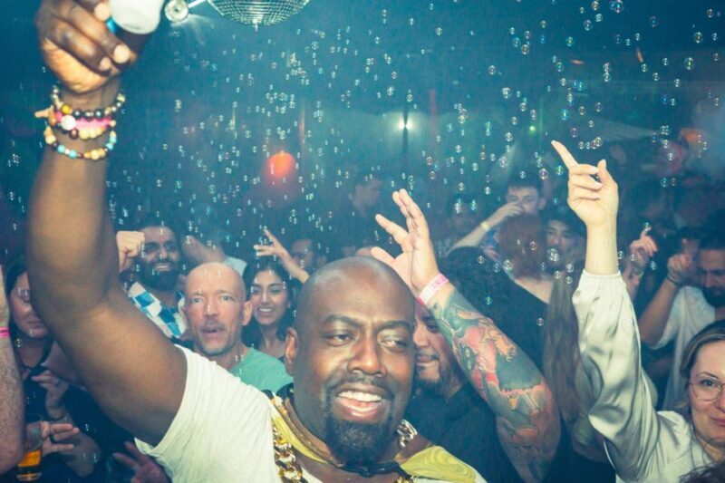 Amsterdam: New Year's Eve Pub Crawl with Optional Club Entry - Who Should Consider This Tour?