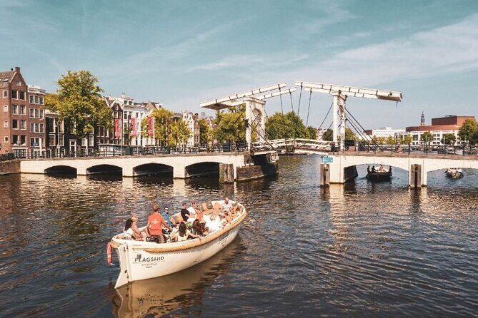 Amsterdam Private Boat Trip with Pizza and Unlimited Drinks - The Value for Your Money