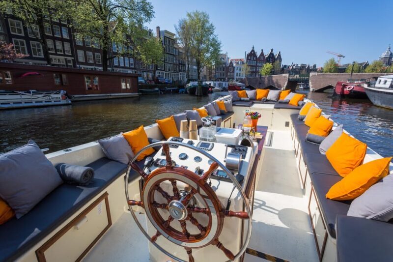 Amsterdam: Private Canal Cruise in German + Unlimited Drinks - Key Points