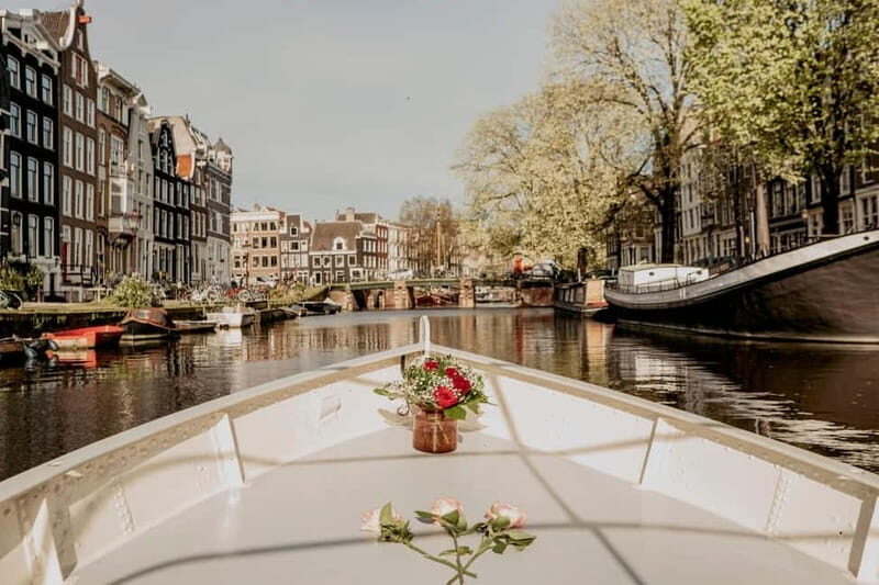 Amsterdam: Private Canal Cruise with snacks and drinks - FAQ