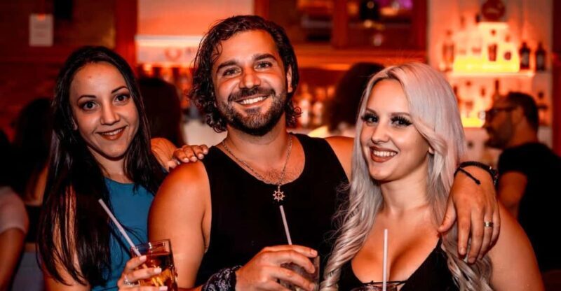 Amsterdam: Private Pub Crawl with VIP Club Entry and Shots - Key Points