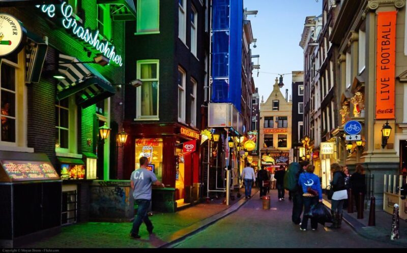 Amsterdam: Private Red Light District and Food Tour - Who Should Consider This Tour?