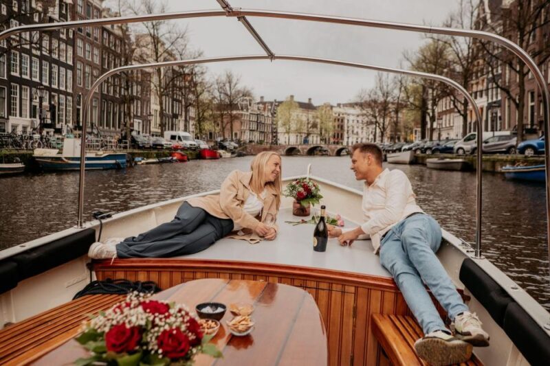 Amsterdam: Private Romantic Canal Cruise w. Prosecco/Snacks - FAQs