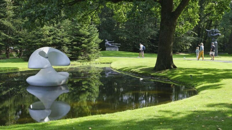 Amsterdam: Private Tour of Kröller-Museum Het Loo Muiderslot - Medieval Charm at Muiderslot Castle