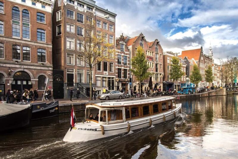 Amsterdam: Private Utrecht Landmarks & Architecture Tour - Exploring Utrecht: An Insider’s Perspective