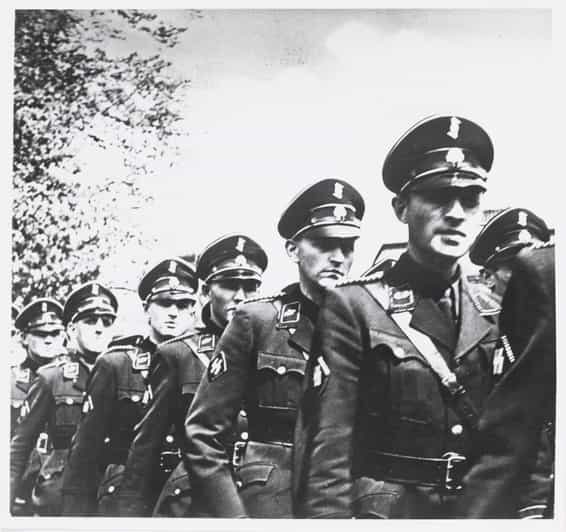 Amsterdam: Private World War Two History Walking Tour - The Experience in Detail