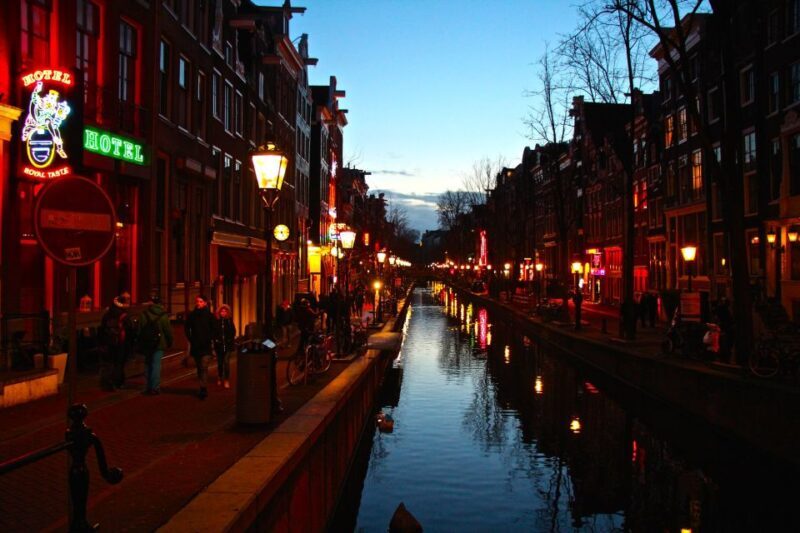 Amsterdam Red Light District and Old Town Walking Tour - The Historic Sights and Unique Stops
