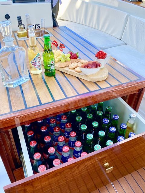 Amsterdam Small-Group Canal Cruise Including Snacks/Drinks - Setting the Scene: What the Tour Looks Like