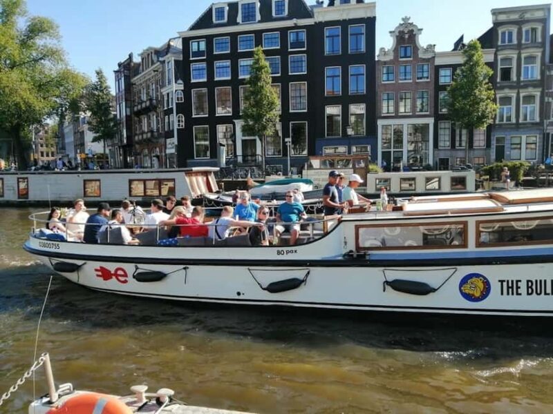Amsterdam: The Bulldog Boat Smoke-Friendly Cruise & 2 Drinks - The Experience: What to Expect on the Bulldog Boat Smoke-Friendly Cruise