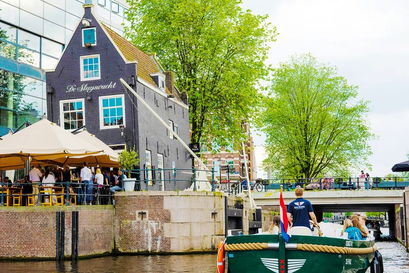 Amsterdam: The Newest Canal Cruise with Drink Option - Stop-by-Stop: How Each Sight Fits Into the One-Hour Loop