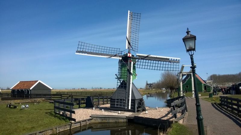 Amsterdam: Zaanse Schans 3-Hour Small Group Tour - Views You’ll Actually Get: Bridges, Countryside, and Photo Chances