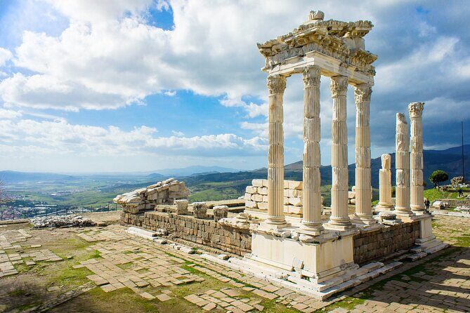 Ancient Pergamon Tour From Izmir - Pergamon Amphitheater and Acropolis