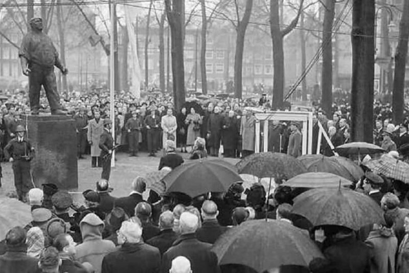 Anne Frank's Amsterdam, Jewish History, WWII Tour 12 guests - Visiting Key Memory Sites