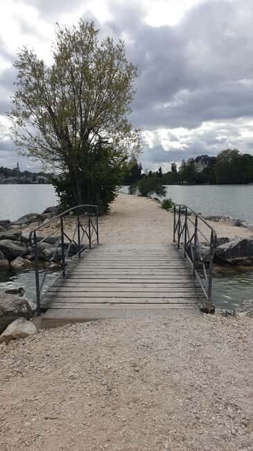 Annecy: enjoy an unforgettable city tour with a native guide - Exploring Annecy in Detail: What to Expect