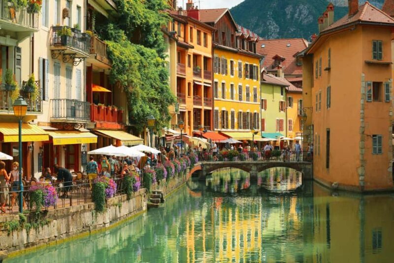 Annecy: Express Walk with a Local in 60 minutes - Key Points