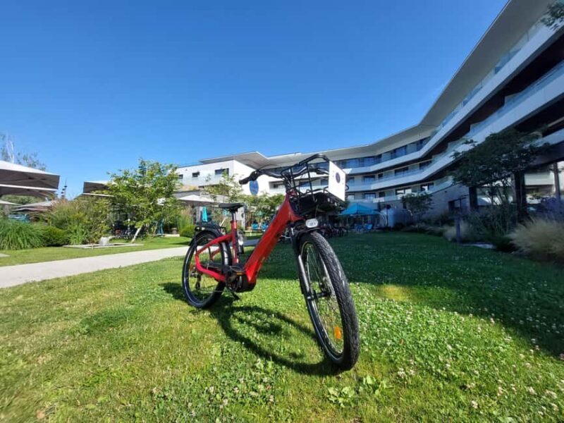 Annecy-le-Vieux, France: Electric and Muscle Bike Rentals - The Experience in Practice