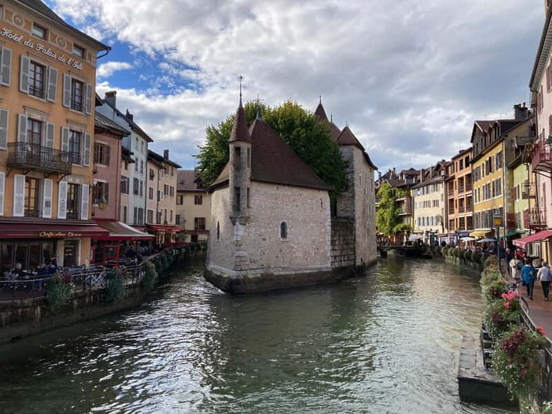 Annecy : Private Guided Tour - The Heart of Annecy’s Architectural Charm