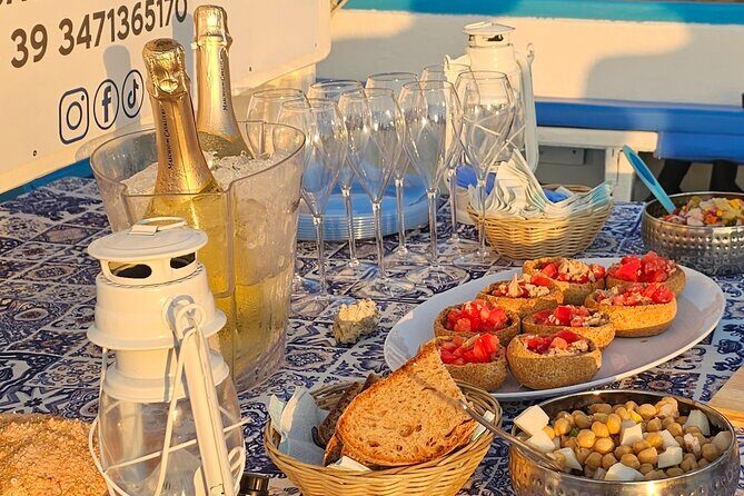 Aperitif on a boat at sunset in Palinuro - FAQ