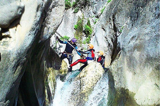 Aquatic canyoning near Benidorm. Estret de les Penyes Bollulla - Key Points