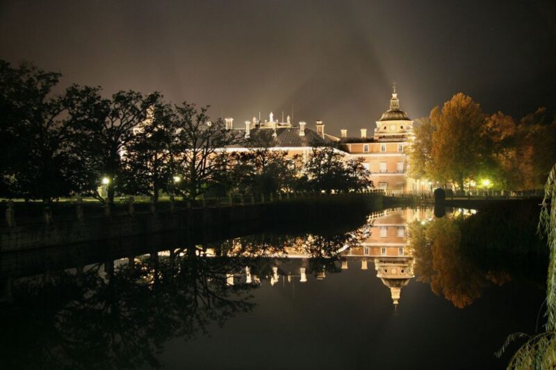 Aranjuez: Mystery and Legends Guided Nighttime Walking Tour - Who Should Consider This Tour?