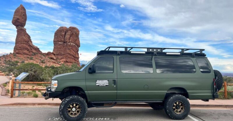Arches National Park: Sunset Pavement Van Tour - Key Points