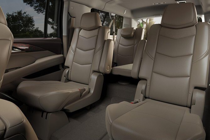 Arrival by Private SUV from San Diego Airport SAN to San Diego - What You Can Expect from the Transfer