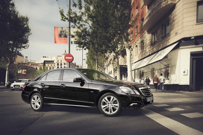 Arrival from Reykjavik Airport to Reykjavik-2hs Stop Blue Lagoon - The Cost and Value