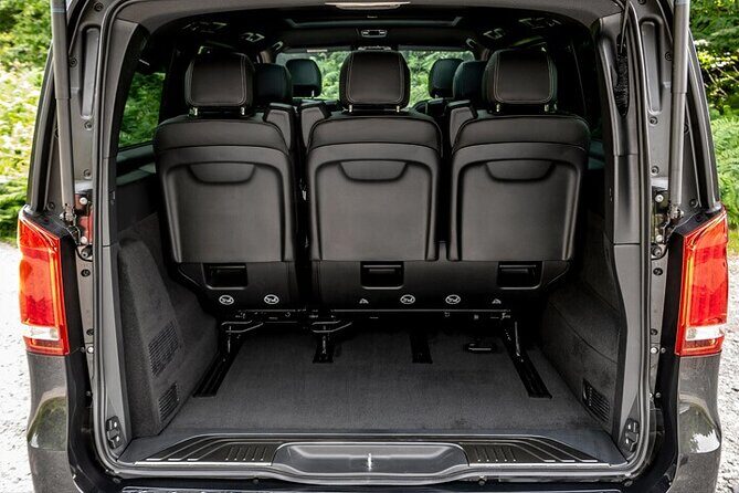 Arrival Private Transfer from Vienna Airport VIE to Vienna City by Luxury Van - The Experience in Detail