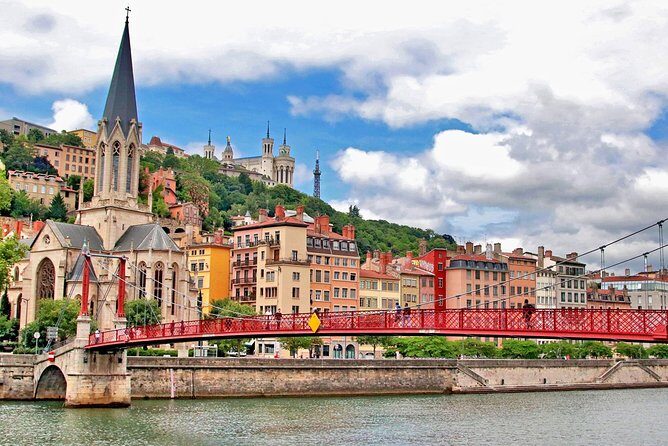 Arrival Transfer: Lyon Airport LYS to Lyon City in Luxury Van - The Experience in Detail