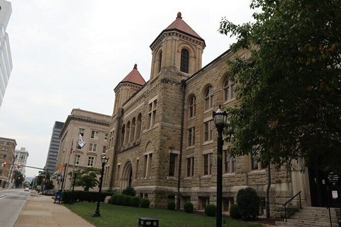 Art and Architecture in the Downtown Charleston: A Self-Guided Audio Tour - Key Points