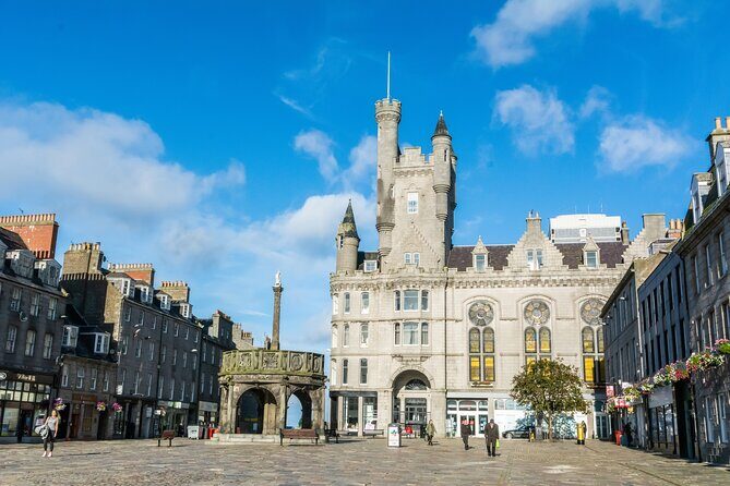 Art, History, and Hidden Gems: Aberdeen Private Walking Tour - The Experience in Detail