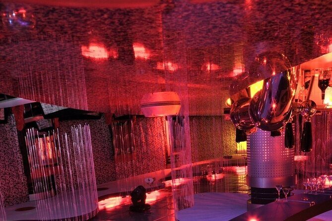 Arts District 4hr Shopping, Champagne, Photos, Limo Ride & Dinner - Discover a Different Side of Las Vegas