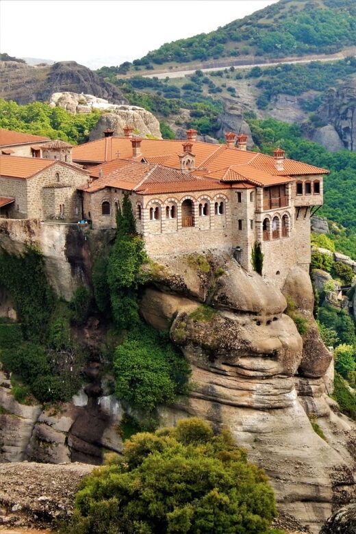Athens: 2-Day Meteora Tour in Spanish with Guide & Hotel - Why Consider This Tour?