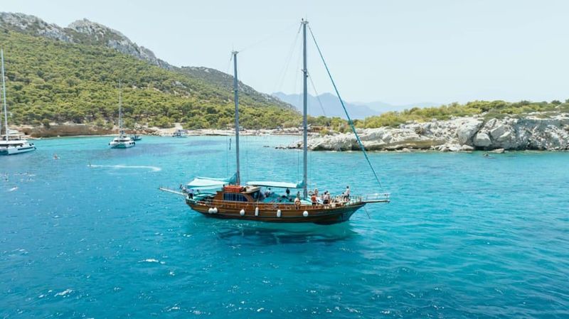 Athens: Agistri, Metopi & Aegina Cruise with Meals & Drinks - Greek Buffet Lunch With Wine and Beer: The Included Meal You’ll Actually Enjoy