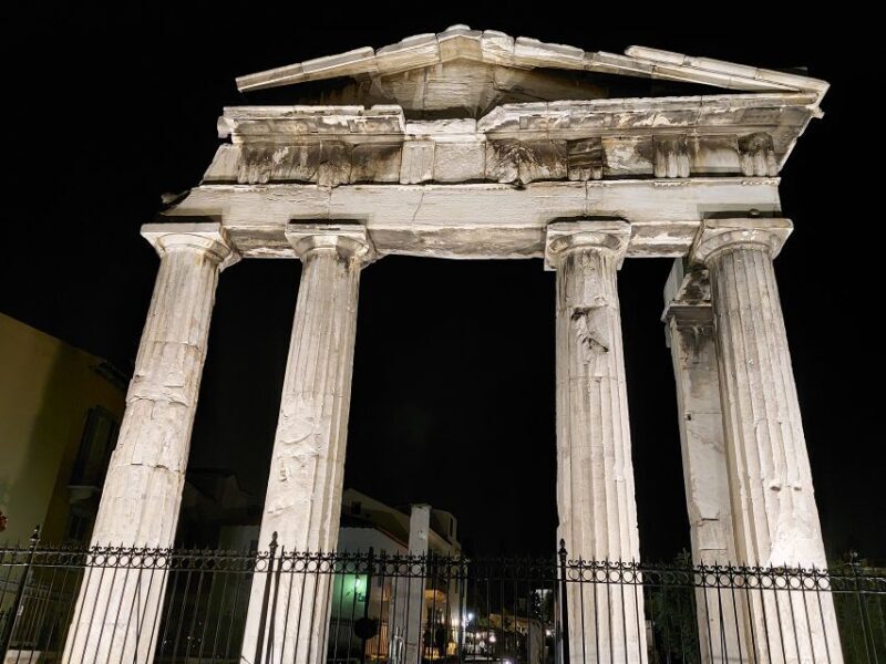 Athens: City Highlights Nighttime Walking Tour in Spanish - The Experience Itself: Pros and Cons