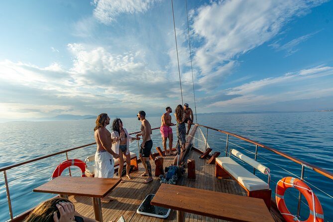 Athens Day Cruise: 3 Islands Tour in the Saronic Gulf with Lunch - The Cruising Experience: Relaxing on the Water