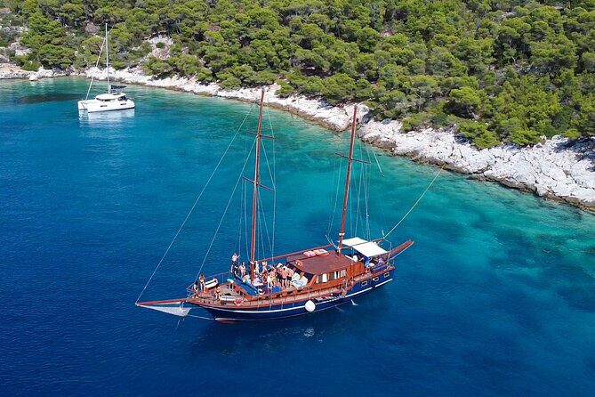 Athens Day Cruise: 3 Islands Tour in the Saronic Gulf with Lunch - Who Should Consider This Tour?