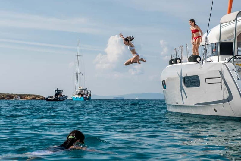 Athens: Half-Day Morning Catamaran Cruise with Meal & Drinks - Who Is This Tour Best For?