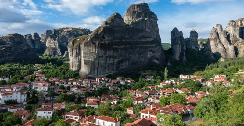 Athens: Meteora Day Trip with Central Pickup & Audio Guide - The Journey Begins: Pickup and Transportation