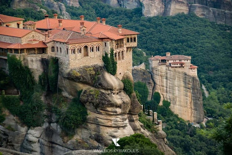 Athens: Meteora Monasteries Day Trip with Caves and Lunch - Visiting the Monasteries: Inside and Out