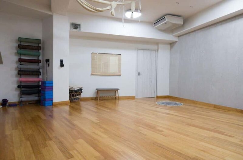 Athens: Morning Soft Vinyasa Flow Yoga Class - The Music and Atmosphere