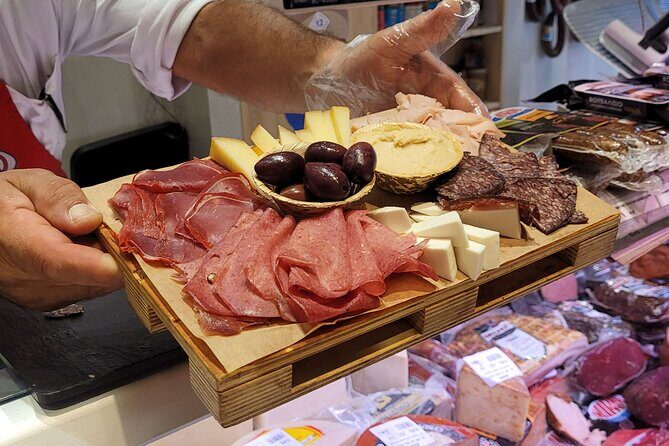 Athens Urban Treasure Hunt w Food Stops - Who Will Love This Experience?