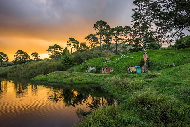 Auckland to Hobbiton Movie Set and Rotorua's Geothermal Valley - An In-Depth Look at the Tour Experience