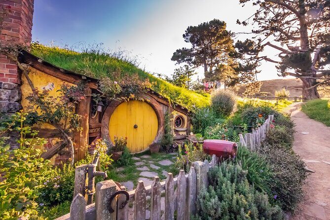 Auckland to Hobbiton Private Tour Shire Movie Set and Waikato - A Closer Look at the Itinerary and What to Expect