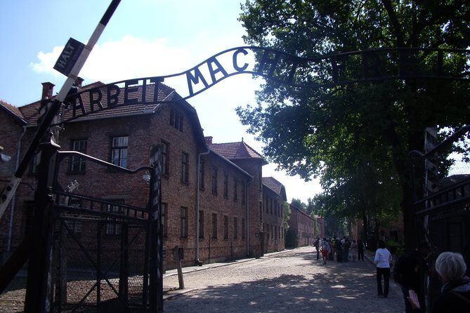 Auschwitz and Birkenau WITHOUT GUIDE private transport from Kraków - FAQ