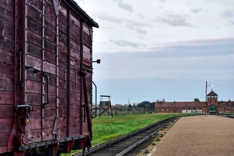 Auschwitz-Birkenau: Guided Tour and Skip-The-Line Ticket - What to Expect from the Auschwitz-Birkenau Guided Tour