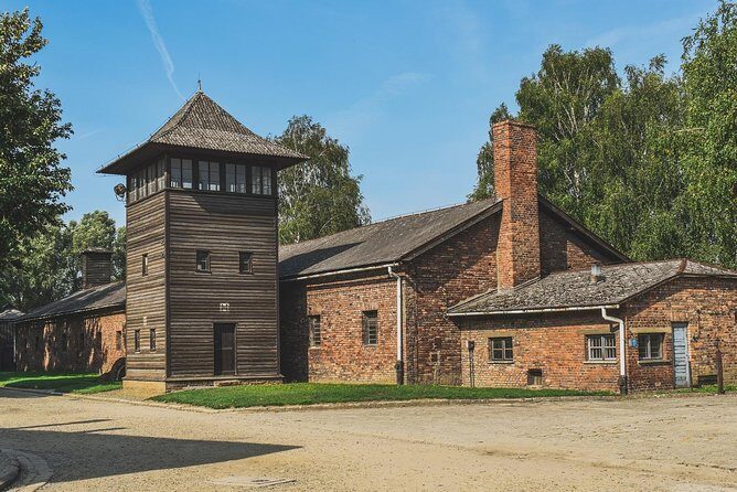 Auschwitz & Birkenau Live Guide Tour Entrance Ticket - How the Itinerary Breaks Down