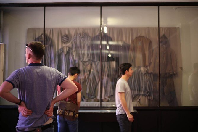 Auschwitz Birkenau: Live-Guided Tour with Transportation and Hotel Pickup - The Itinerary Breakdown